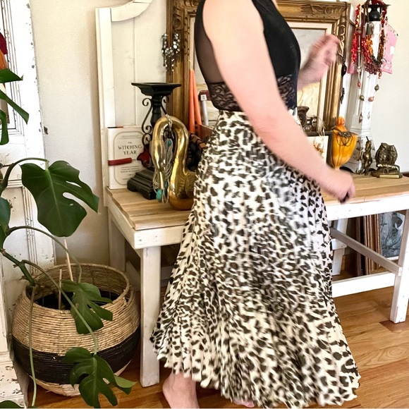 New! H&M Metallic Animal Print Pleated Midi Skirt Size 6 - Picture 6 of 7